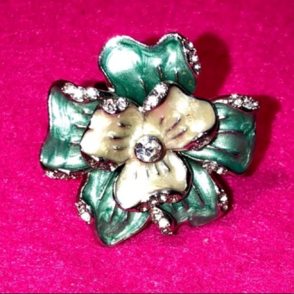 Betsey Johnson teal flower ring